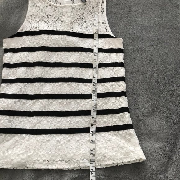 CHIC by Jacob White Lace Tank - Picture 8 of 9